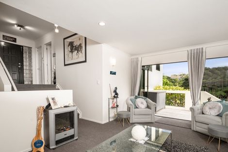 Photo of property in 35 Vermeer Place, West Harbour, Auckland, 0618