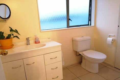 Photo of property in 14 Bedford Street, Te Atatu South, Auckland, 0610