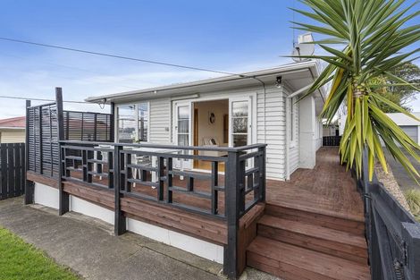 Photo of property in 5 Fairclough Road, Beach Haven, Auckland, 0626