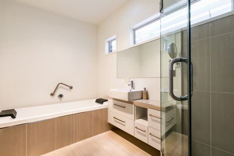 Photo of property in 3 Hikanui Drive, Havelock North, 4130