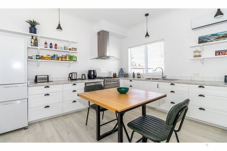 Photo of property in 43 Rhodes Street, Waimate, 7924