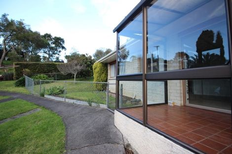 Photo of property in 1/404 Glenfield Road, Glenfield, Auckland, 0629