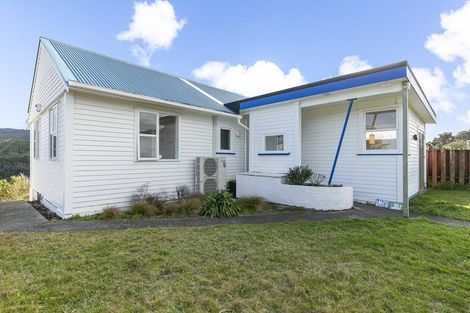 Photo of property in 26 Carlisle Street, Island Bay, Wellington, 6023