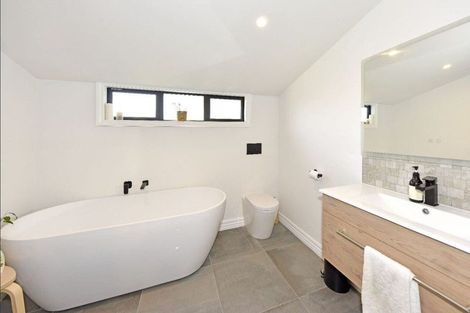 Photo of property in 208 Springfield Road, St Albans, Christchurch, 8014