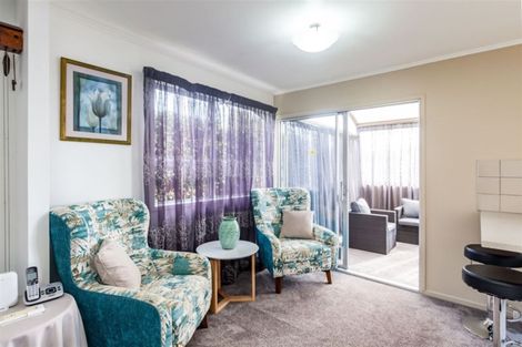 Photo of property in 25 Nor'east Drive, Northcross, Auckland, 0632