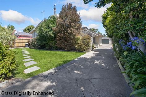 Photo of property in 5 Brookby Crescent, Avonhead, Christchurch, 8042