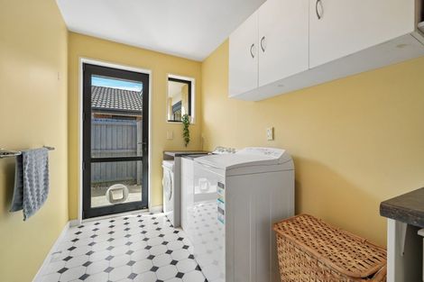 Photo of property in 40 Coolspring Way, Redwood, Christchurch, 8051