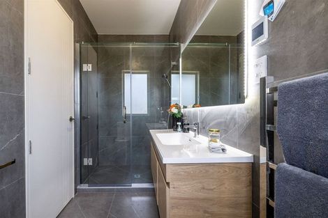 Photo of property in 23 Mcindoe Road, Kumeu, 0810