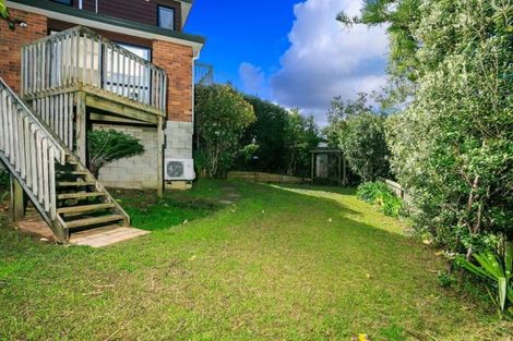 Photo of property in 2/10 Kiteroa Terrace, Rothesay Bay, Auckland, 0630