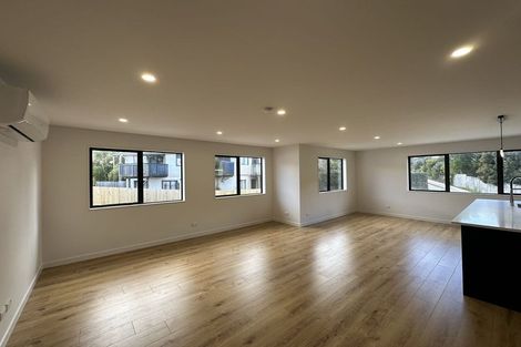 Photo of property in 8b Lynn Road, Bayview, Auckland, 0629