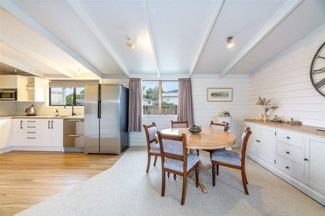 Photo of property in 100 Sturges Road, Henderson, Auckland, 0612