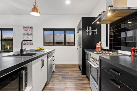 Photo of property in 10 Ellesmere Close, Pyes Pa, Tauranga, 3112