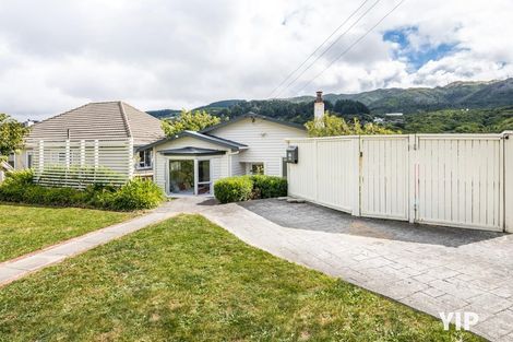 Photo of property in 21 Handyside Street, Tawa, Wellington, 5028