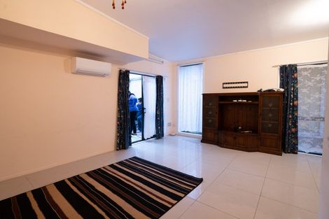 Photo of property in 15 Camden Place, Papatoetoe, Auckland, 2025