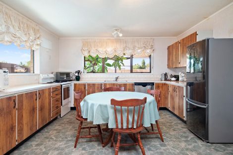 Photo of property in 3 Heron Place, Waiuku, 2123