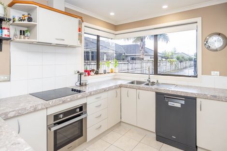 Photo of property in 42 Nielsen Gardens, Rototuna, Hamilton, 3210