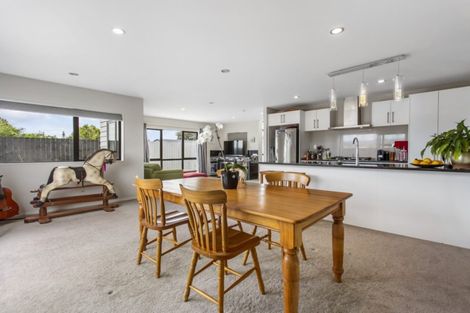 Photo of property in 92a Swanson Road, Henderson, Auckland, 0610