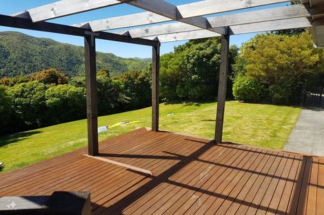 Photo of property in 17 Wattle Grove, Maungaraki, Lower Hutt, 5010