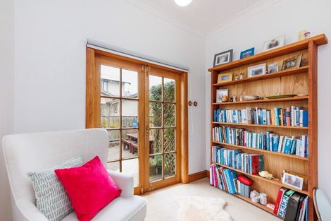 Photo of property in 11 Palm Avenue, Hokowhitu, Palmerston North, 4410