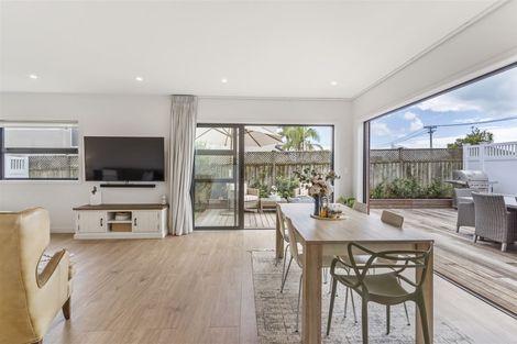 Photo of property in 20 Lynton Road, Bucklands Beach, Auckland, 2012