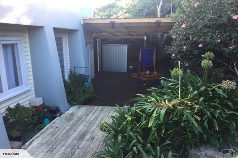 Photo of property in 32 Peter Terrace, Castor Bay, Auckland, 0620