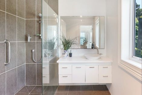 Photo of property in 27 Wellington Street, Russell, 0202