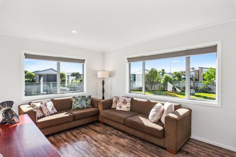 Photo of property in 10 Gallipoli Place, Paraparaumu, 5032