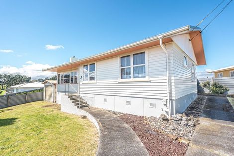 Photo of property in 4 Glenn Street, Castlecliff, Whanganui, 4501