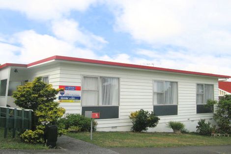 Photo of property in 20 Waiwera Crescent, Maupuia, Wellington, 6022