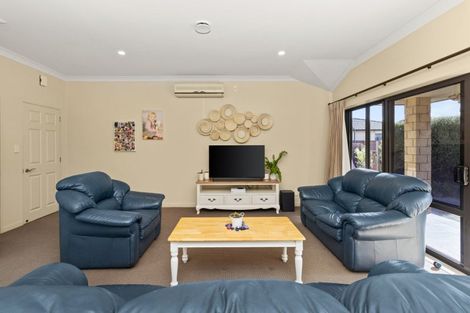 Photo of property in 6b Neeve Place, Taradale, Napier, 4112