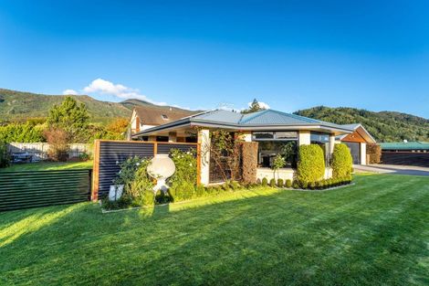 Photo of property in 6 Admiralty Place, Waikawa, Picton, 7220