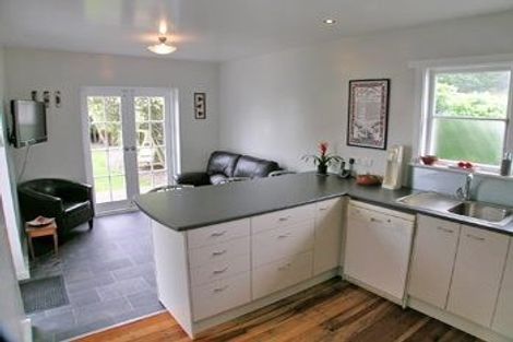 Photo of property in 41 Collins Avenue, Tawa, Wellington, 5028