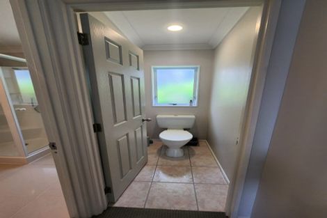 Photo of property in 52 Mccahill Views, Botany Downs, Auckland, 2010