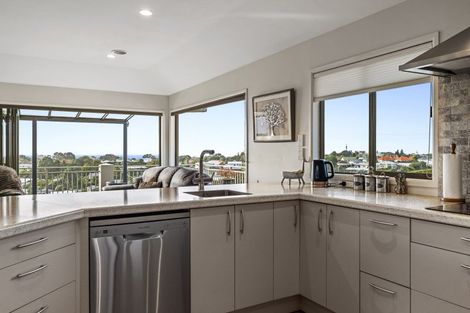 Photo of property in 11a Lemont Place, Westown, New Plymouth, 4310