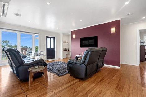 Photo of property in 12 Lane Road, Weymouth, Auckland, 2103