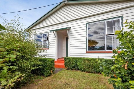 Photo of property in 18 Cameron Street, Hawera, 4610
