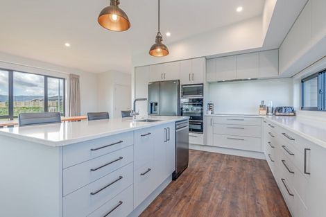 Photo of property in 49 Johnstone Drive, Fitzherbert, Palmerston North, 4410