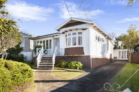 Photo of property in 50 Woodside Avenue, Northcote, Auckland, 0627