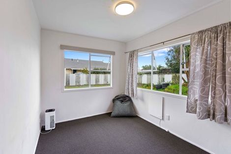 Photo of property in 16 Eruini Street, Waikanae Beach, Waikanae, 5036