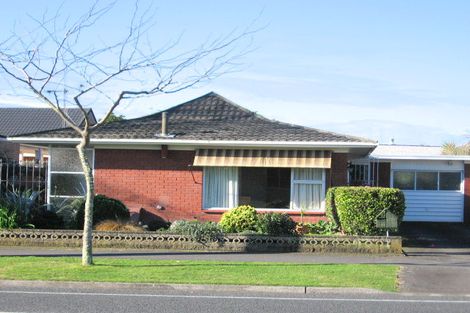 Photo of property in 2/102 Sandwich Road, St Andrews, Hamilton, 3200