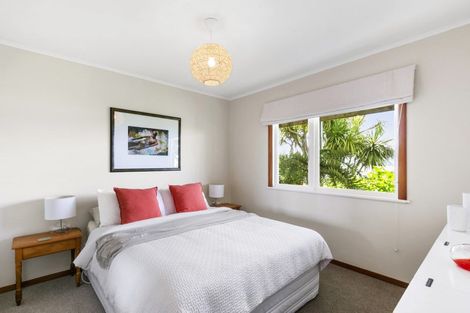 Photo of property in 29 Fortification Road, Karaka Bays, Wellington, 6022