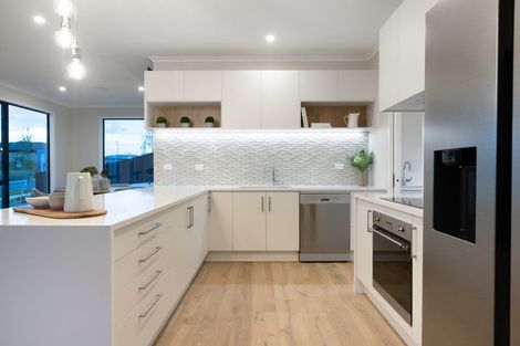 Photo of property in 2 Rorida Close, Papamoa Beach, Papamoa, 3118