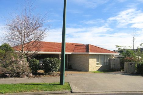 Photo of property in 9 Magilligan Close, East Tamaki Heights, Auckland, 2016