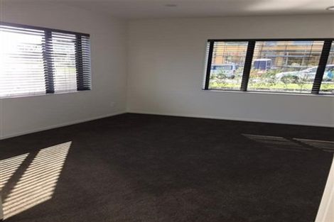 Photo of property in 27 Syd Grant Crescent, Orewa, 0931