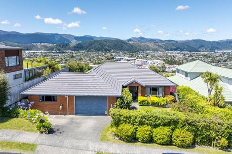 Photo of property in 53 Riverstone Drive, Riverstone Terraces, Upper Hutt, 5018