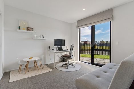 Photo of property in 1 Gallantry Crescent, Papakura, 2110