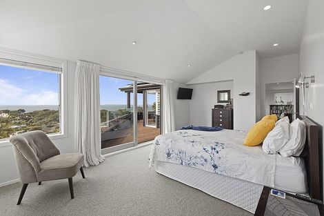 Photo of property in 9 Rahopara Street, Castor Bay, Auckland, 0620