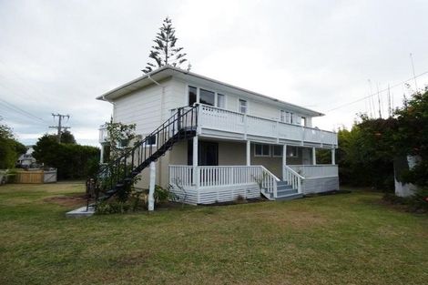 Photo of property in 2 Karoro Road, One Tree Point, 0118
