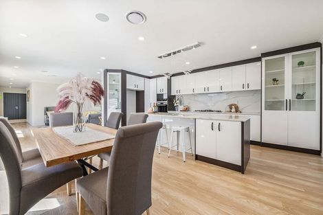 Photo of property in 42a Donegal Park Drive, Flat Bush, Auckland, 2019