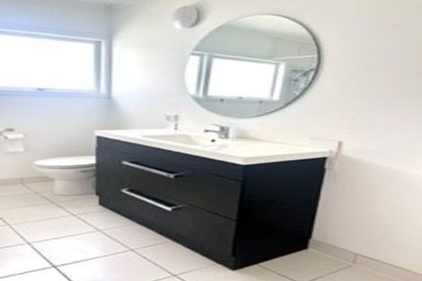 Photo of property in 4b Corrella Road, Belmont, Auckland, 0622